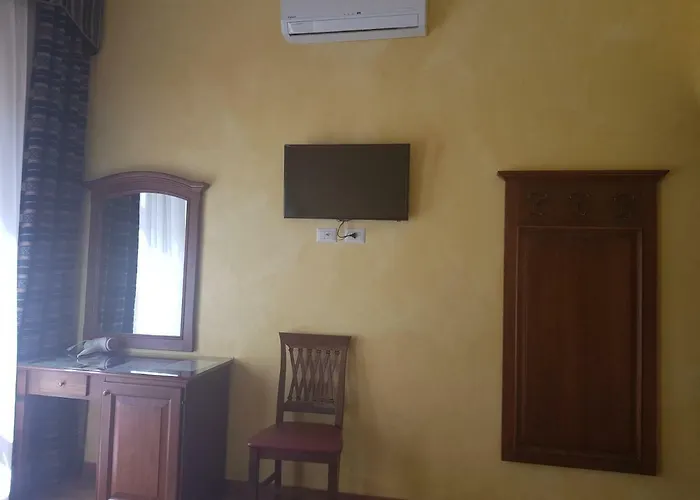 3 Lati Di Pitagora Oda ve Kahvaltı Roma